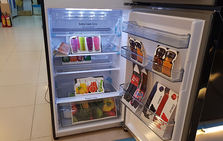 hệ thống đèn led chiếu sáng Đánh giá tổng quan tủ lạnh Panasonic Inverter 326 lít NR-BL359PKVN siêu tiết kiệm điện > hệ thống đèn led chiếu sáng