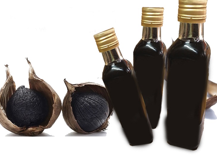 Black garlic soaked in alcohol is a remedy that helps the body to absorb the best nutrients, has the ability to kill bacteria, prevent cancer, reduce blood fat, and protect the heart.