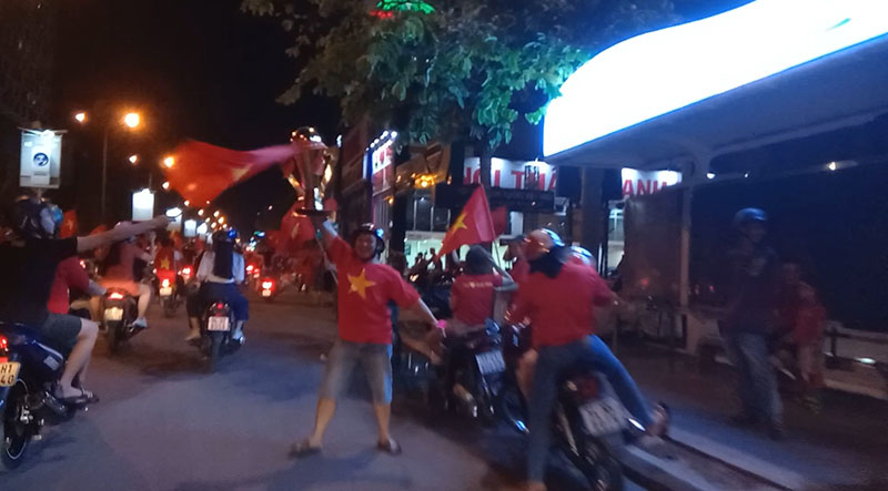 VIỆT NAM VÔ ĐỊCH