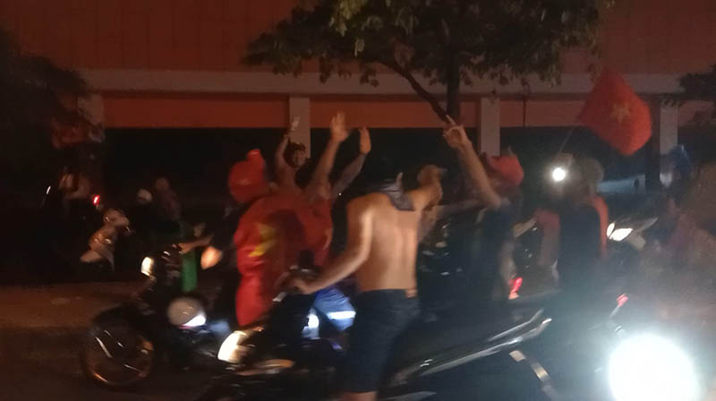 VIỆT NAM VÔ ĐỊCH