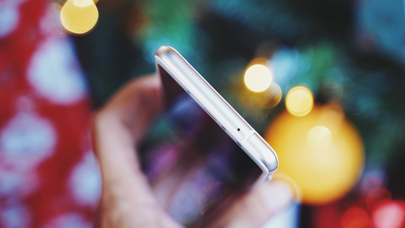 Trên tay Vsmart Active 1: Trắng ngọt ngào cho mùa Giáng Sinh