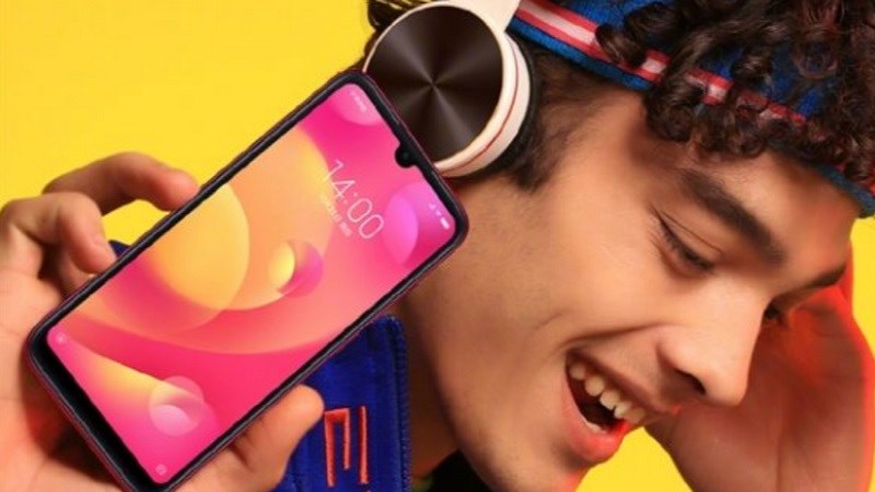 Xiaomi Play, smartphone chuyên game xuất hiện trong nhiều poster Xiaomi Play, smartphone chuyên game xuất hiện trong nhiều poster