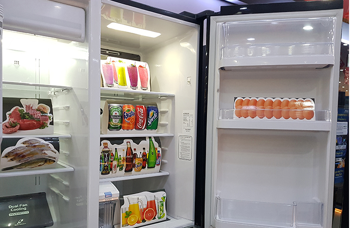 Cánh cửa ngăn mát Tổng quan tủ lạnh Hitachi Inverter 584 lít R-M700GPGV2 GBK hiện đại, sang trọng > Cánh cửa ngăn mát