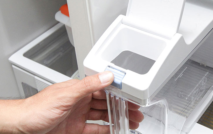 Hộp chứa nước 4 lít Tổng quan tủ lạnh Hitachi Inverter 584 lít R-M700GPGV2 GBK hiện đại, sang trọng > Hộp chứa nước 4 lít