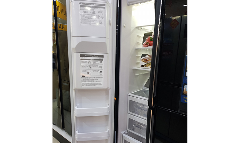 Khay cửa tủ Tổng quan tủ lạnh Hitachi Inverter 584 lít R-M700GPGV2 GBK hiện đại, sang trọng > Khay cửa tủ