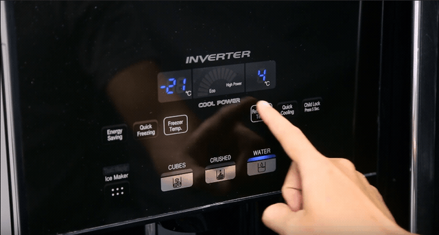 Bảng điều khiển cảm ứng Tổng quan tủ lạnh Hitachi Inverter 584 lít R-M700GPGV2 GBK hiện đại, sang trọng > Bảng điều khiển cảm ứng