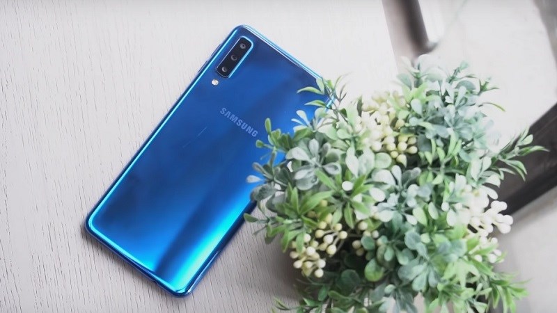 Galaxy A7 (2018) xanh dương được giảm 700.000 đồng thời gian có hạn Galaxy A7 (2018) xanh dương được giảm 700.000 đồng thời gian có hạn