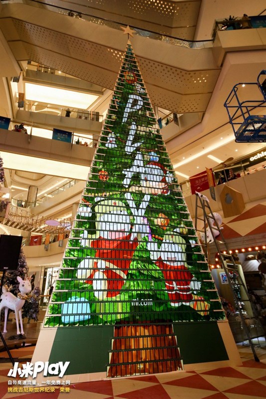 1008 chiếc Xiaomi Play xếp thành cây thông Giáng sinh lập kỷ lục Guinness