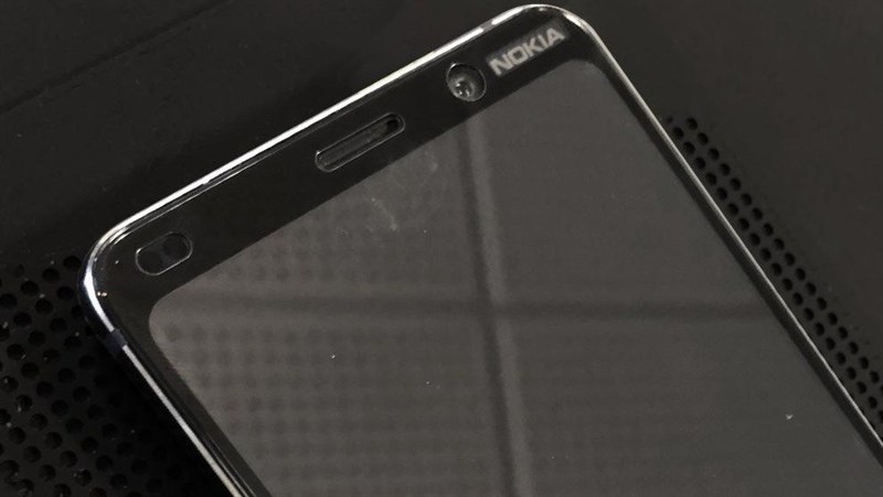 Nokia 9 lộ ảnh thực tế với màn hình không tai thỏ