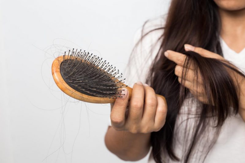 Những nguyên nhân gây rụng tóc phổ biến hiện nay
