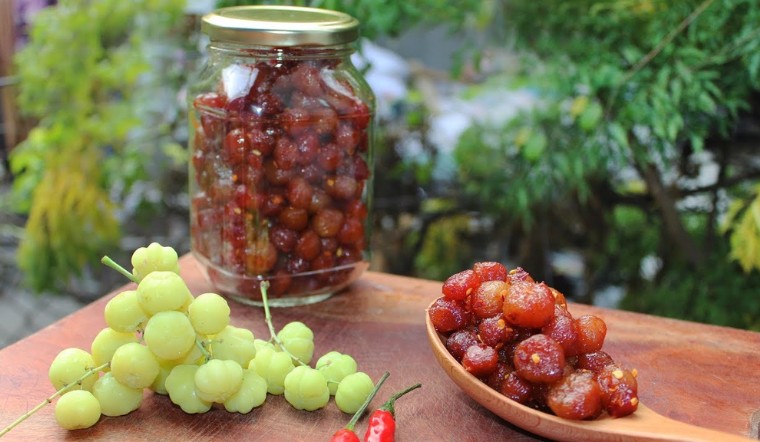 Cách làm mứt chùm ruột đỏ tươi, dẻo ngọt, không bị nát tại nhà