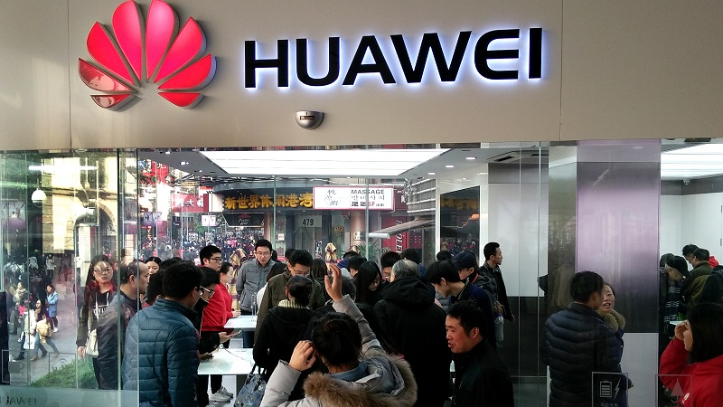 Doanh thu hàng năm của Huawei lần đầu tiên vượt mức 100 tỷ USD