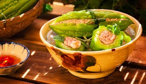 Bí quyết nấu canh khổ qua dồn thịt không bao giờ bị đắng