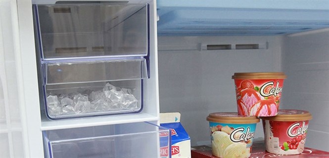 Cách sử dụng chức năng làm đá tự động trên tủ lạnh Samsung