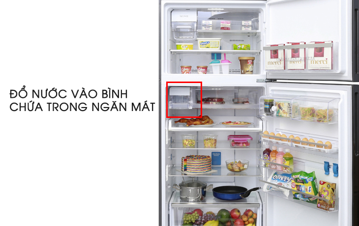 Đồ nước vào bình chứa