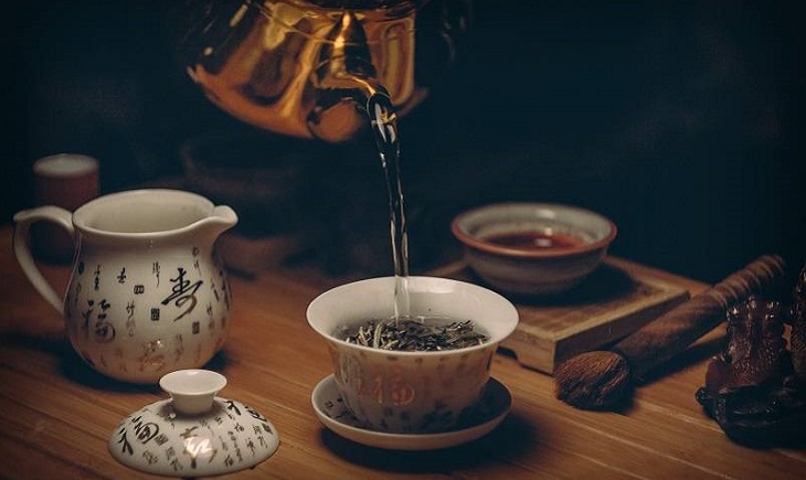 Bộ ấm trà đẹp trang nhã, sang trọng, thích hợp để bày trí trên bàn tiệc hay pha trà tiếp khách 