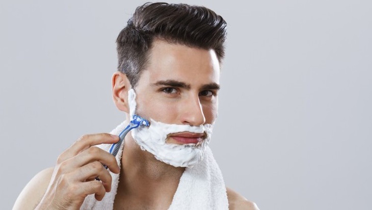 Dao cạo râu được sử dụng chủ yếu bằng lực tay để làm sạch râu, lông trên khuôn mặt hoặc những vị trí khác trên cơ thể