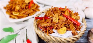 Cách làm khô gà bơ tỏi thơm phức chiêu đãi hội bạn thân