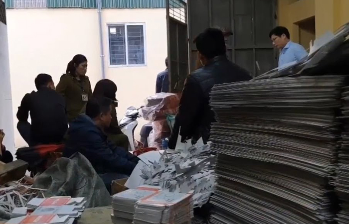 Bánh kẹo hàng giả, hàng nhái tràn lan trên thị trường tết Bánh kẹo dán tem giả