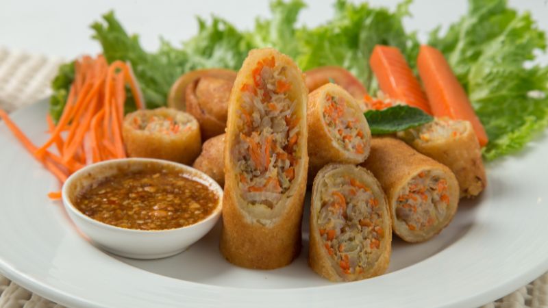 Chả giò có thể được mua với mức giá rẻ Chả giò có thể được mua với mức giá rẻ