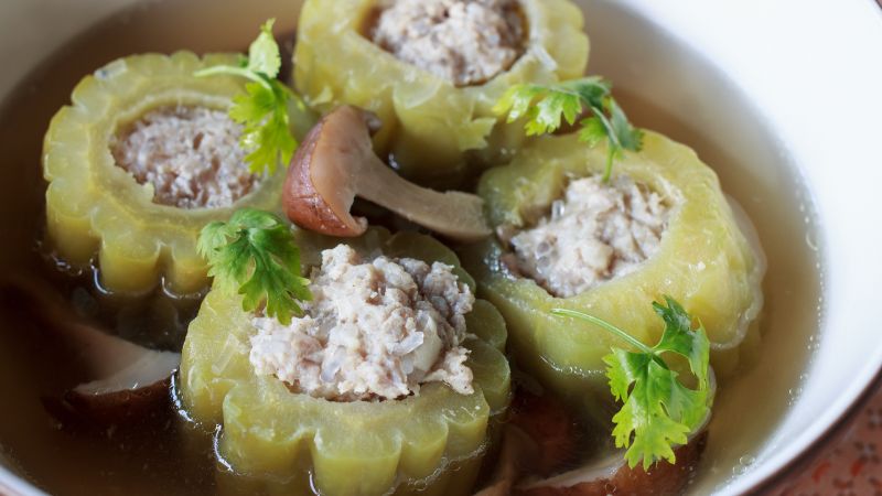 Canh khổ qua nhồi thịt không thể thiếu trong mâm cỗ Tết Canh khổ qua nhồi thịt không thể thiếu trong mâm cỗ Tết