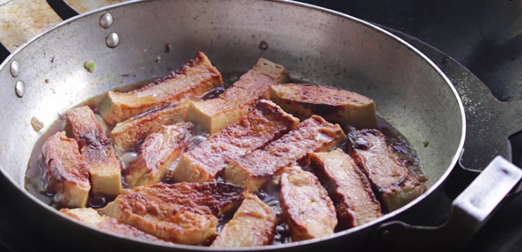 Chả lụa kho tiêu