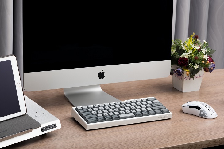 Bàn phím và chuột là hai phụ kiện không thể thiếu cho máy tính để bàn
