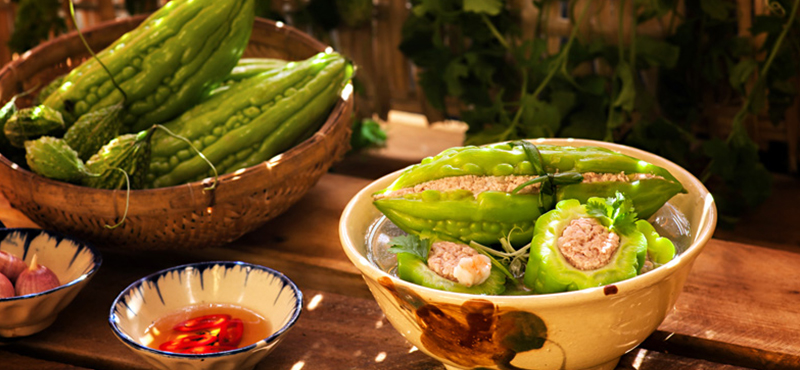 Bitter melon stuffed with meat soup