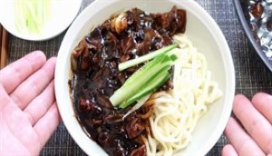 Cùng làm món ăn dành riêng cho hội F.A: mì tương đen jajangmyeon