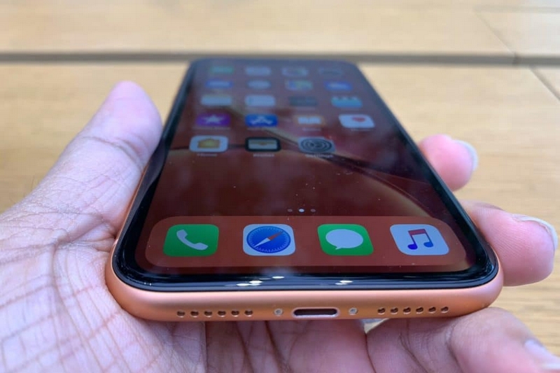 Galaxy S10e với iPhone Xr
