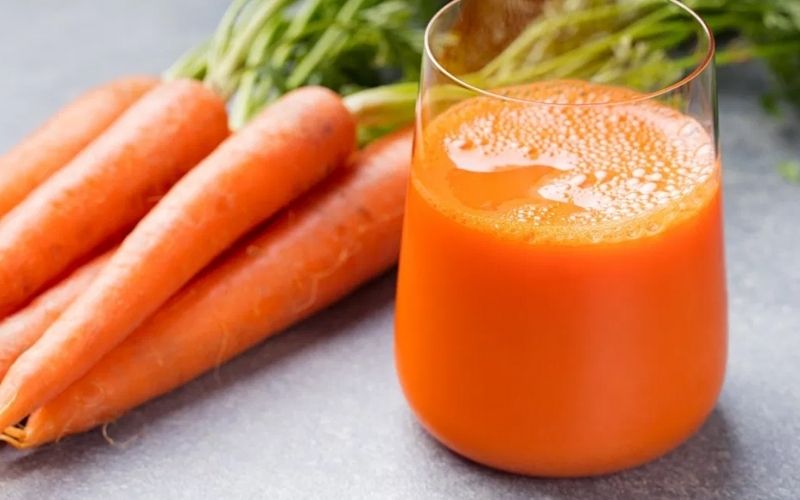 Tác hại khi uống quá nhiều nước ép cà rốt mỗi ngày