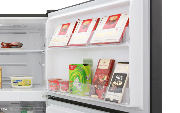 2 khay tiện lợi Đánh giá tổng quan bộ đôi tủ lạnh mặt gương Toshiba Inverter 555 lít GR-AG58VA (X) > 2 khay tiện lợi