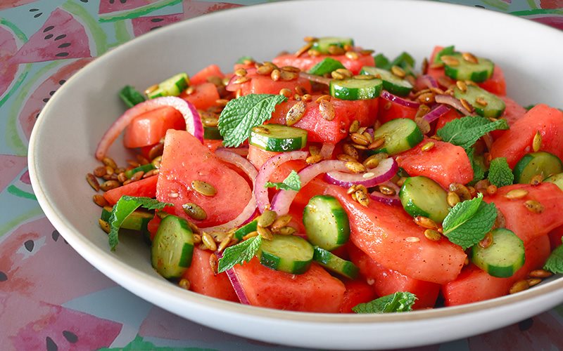 Hướng dẫn cách làm salad cà chua dưa hấu giải nhiệt ngày hè