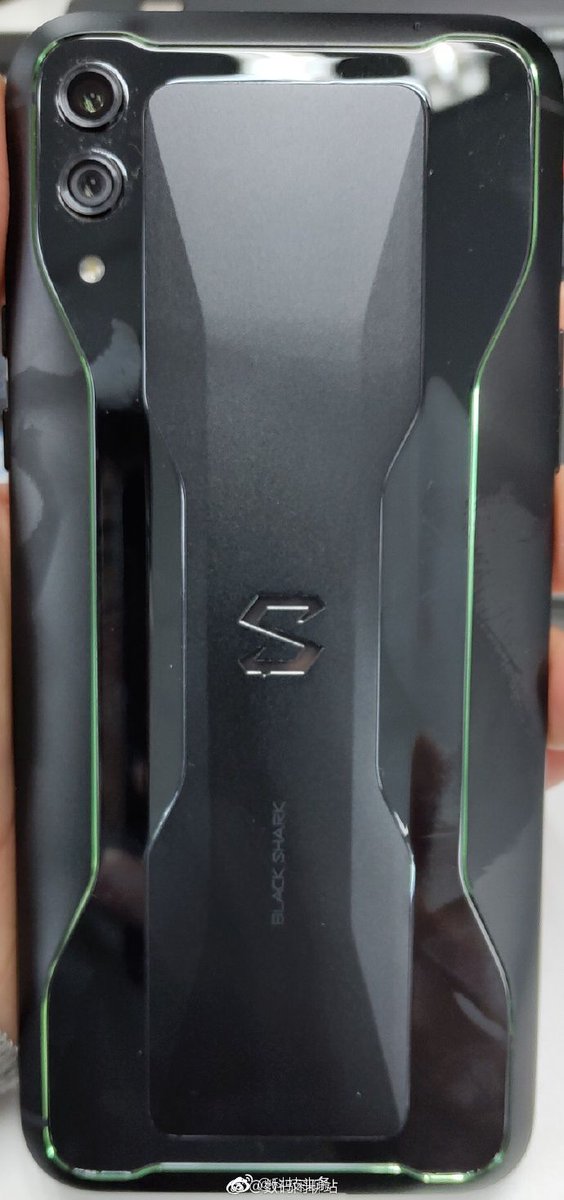 Rò rỉ ảnh trên tay smartphone chuyên game Xiaomi Black Shark 2