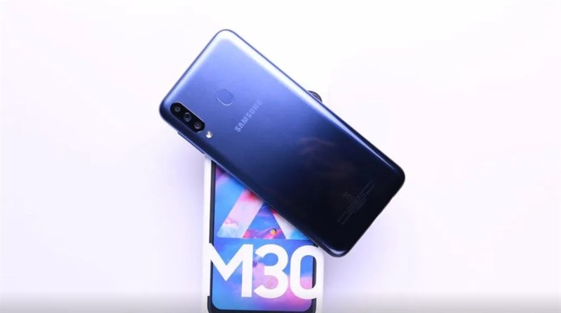 Mở hộp Samsung Galaxy M30 và những ấn tượng đầu tiên