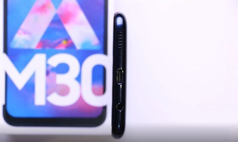 Mở hộp Samsung Galaxy M30 và những ấn tượng đầu tiên
