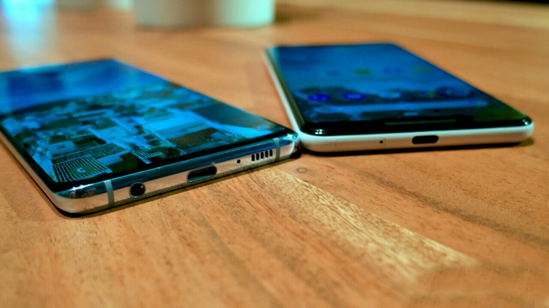 Galaxy S10+ và Google Pixel 3 XL