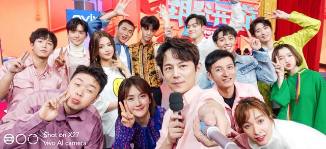 Ảnh selfie được chụp từ camera trước góc rộng hỗ trợ AI của Vivo X27 Ảnh selfie được chụp từ camera trước góc rộng hỗ trợ AI của Vivo X27