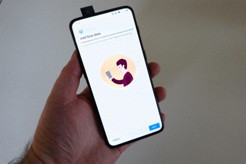 OnePlus 7 màn hình không viền, camera pop-up lộ ảnh thực tế OnePlus 7 màn hình không viền, camera pop-up lộ ảnh thực tế