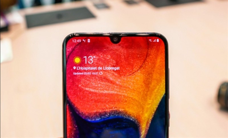 Galaxy A50 với màn hình Infinity-U