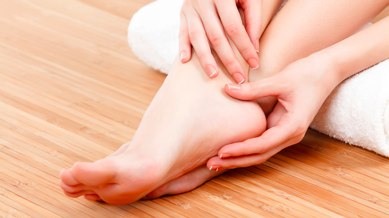 Chanh giúp chữa gót chân