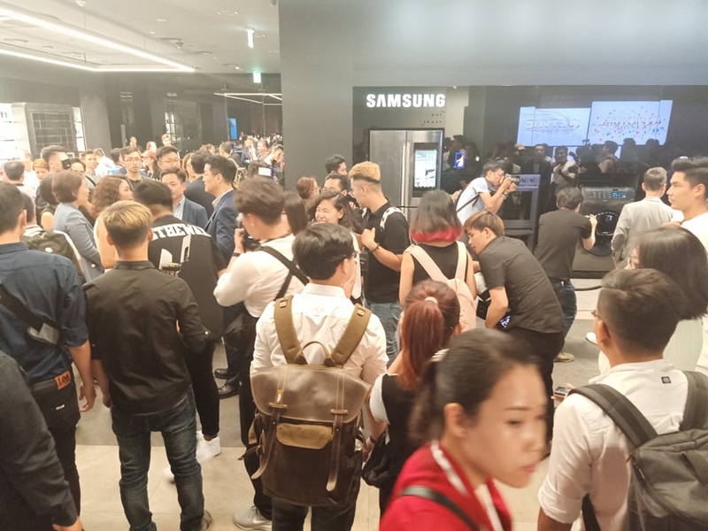 samsung showcase