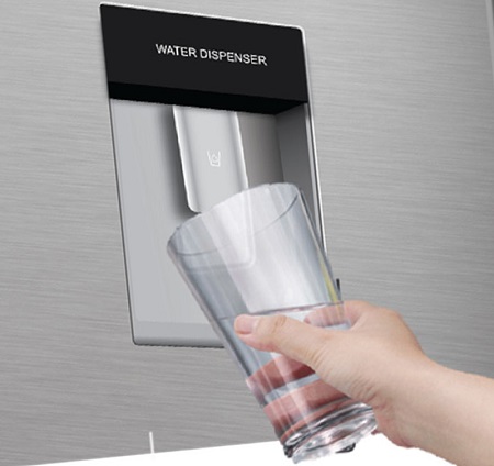 Lấy nước bên ngoài tiện lợi tủ lạnh ngăn đá dưới aqua 5 tiện ích đáng lưu ý của dòng tủ lạnh Aqua ngăn đá dưới 2019 > Lấy nước bên ngoài tiện lợi tủ lạnh ngăn đá dưới aqua