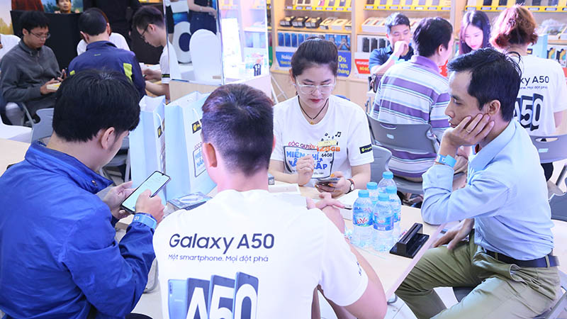 Mở bán và giao hàng Galaxy A50