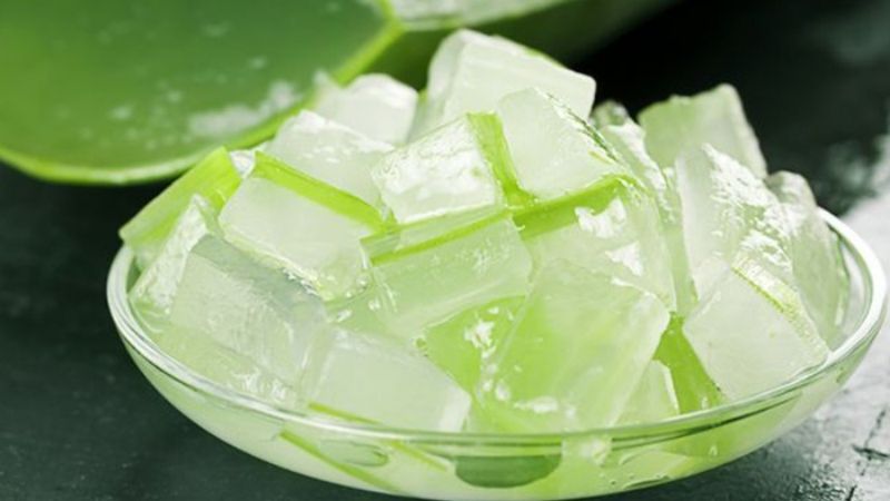 10 ways to make aloe vera mask for acne and skin whitening at home
