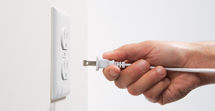 Nhớ tắt điện khi vệ sinh tủ 6 mẹo tiết kiệm điện và tăng tuổi thọ cho tủ đông khi sử dụng > Nhớ tắt điện khi vệ sinh tủ