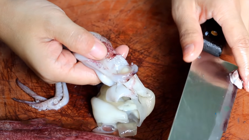 Cắt bỏ mắt và răng mực
