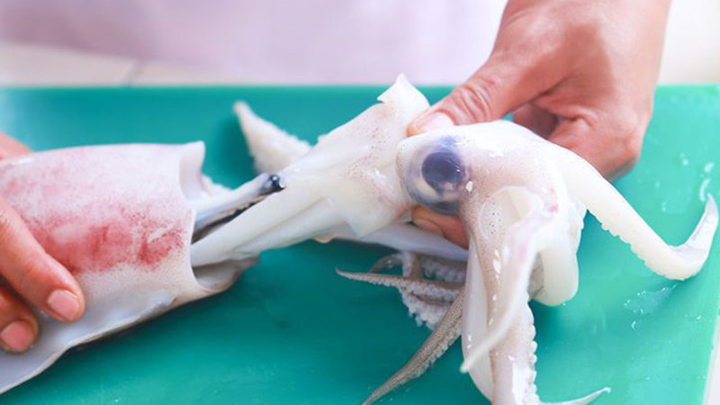 Rút đầu và râu mực