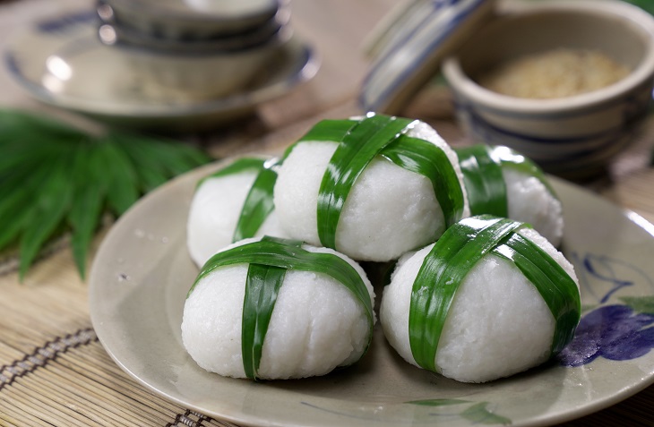 Mách bạn 3 cách làm cơm nắm đơn giản cho dân văn phòng