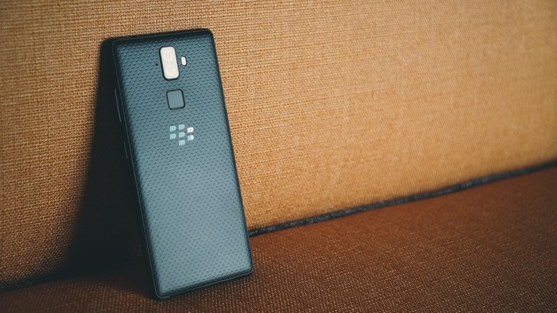 Mua BlackBerry Evolve nhận bộ quà chất, chỉ trong 2 ngày